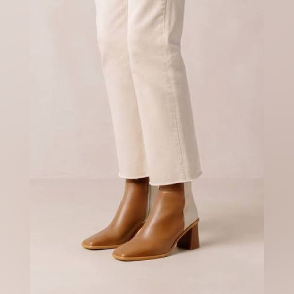 ALOHAS West Bicolor Camel Cream Leather Ankle Boots - 39 EUC - Picture 2 of 7
